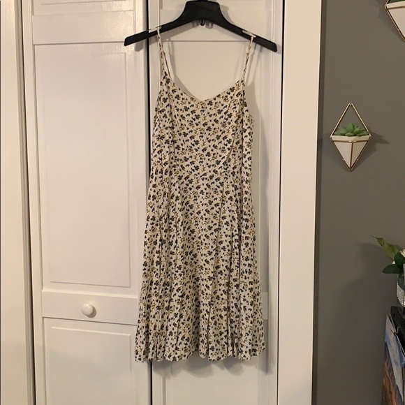 Pretty summer dress! - Picture 1 of 9